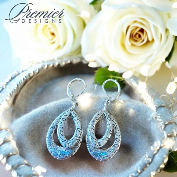 PREMIER DESIGNS Silver Etched Layered Dangle Earrings - Picture 1 of 6